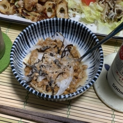 新玉のやさしいしゃくしゃく、おかかに塩昆布の超おダシ系っ！たれなしでおいしくいただけちゃいました…って他おツマが濃かったのでかも健康モウイッピンをドモウゴチソ様